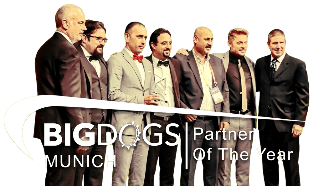 The SEVENGATE founders with their BigDogs Munich Partner of the Year award, background removed